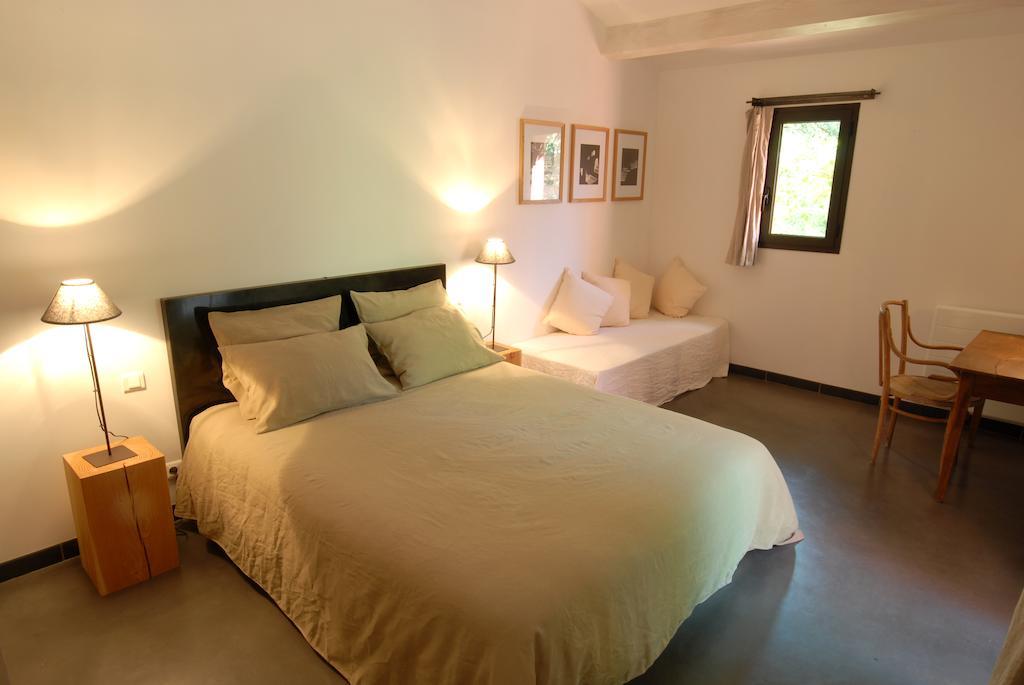 Les Pierres Sauvages Bed & Breakfast Besse-sur-Issole Room photo